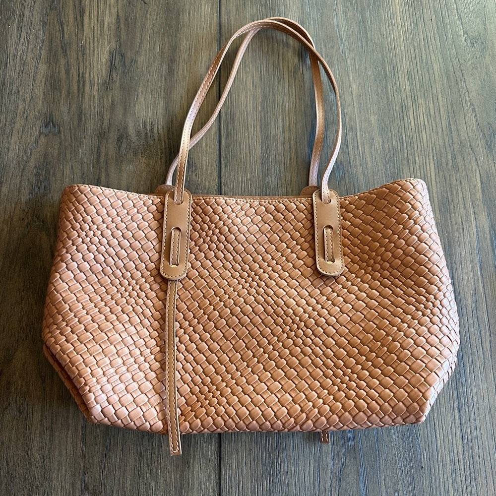 Elegant Tan Woven Tote Bag